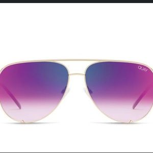 Quay high key gold trim with pink lense